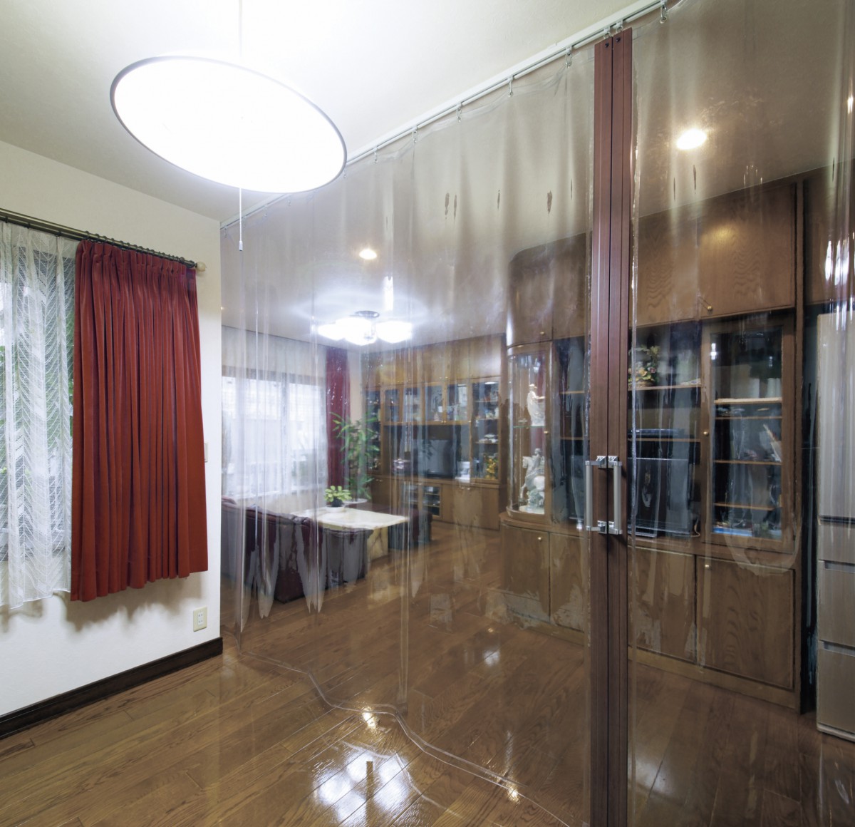 間仕切りポール 木調タイプ 岡田装飾金物 株式会社星野商店