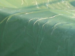 経年劣化で表面がひび割れたシートのイメージ