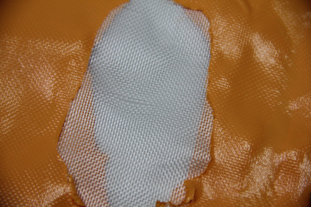 ポリエステル織物を塩ビフィルムで挟んだ