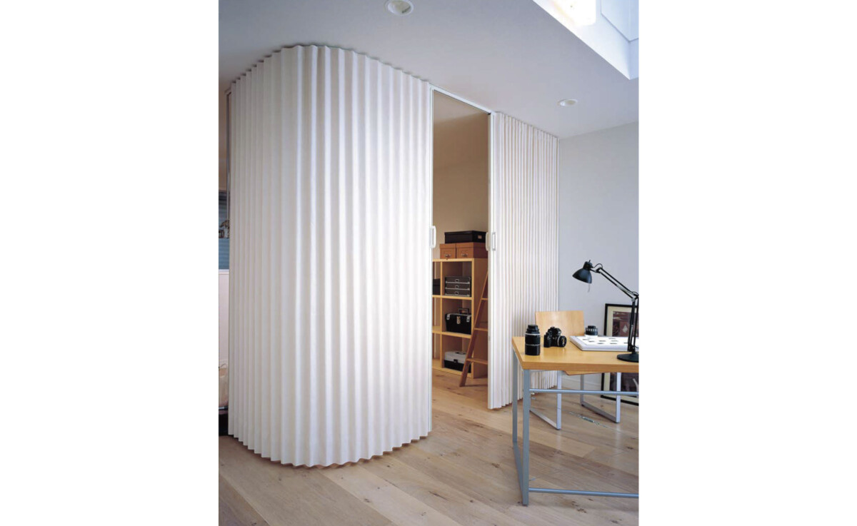 アコーディオン カーテン 間仕切り ニチベイ やまなみエコー ラハイナ・トランス L-168〜171 幅266〜300ｃｍＸ高さ141ｃｍ〜180ｃｍまで アコーディオンカーテン ドア 間仕切り ニチベイ やまなみエコー