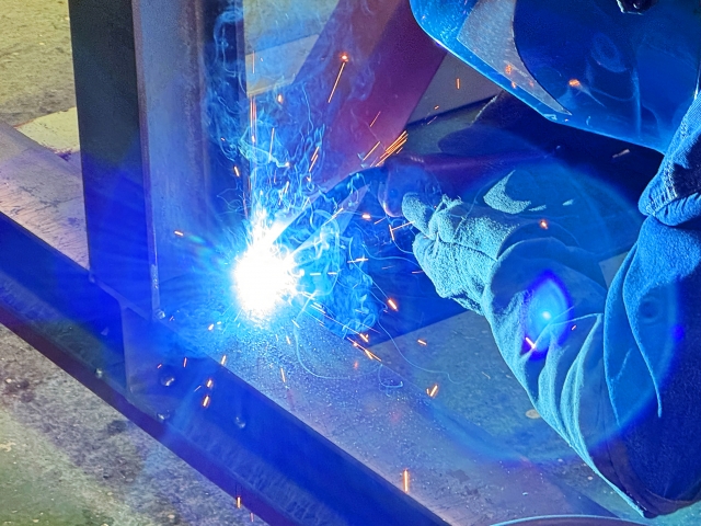 アーク放電による強い光の発生イメージ