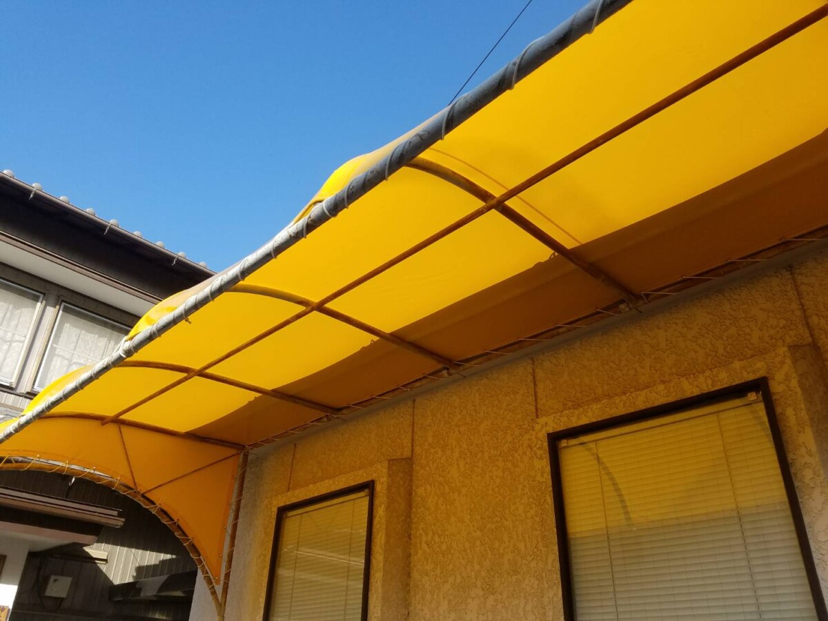 テント生地とターポリンの違いについて