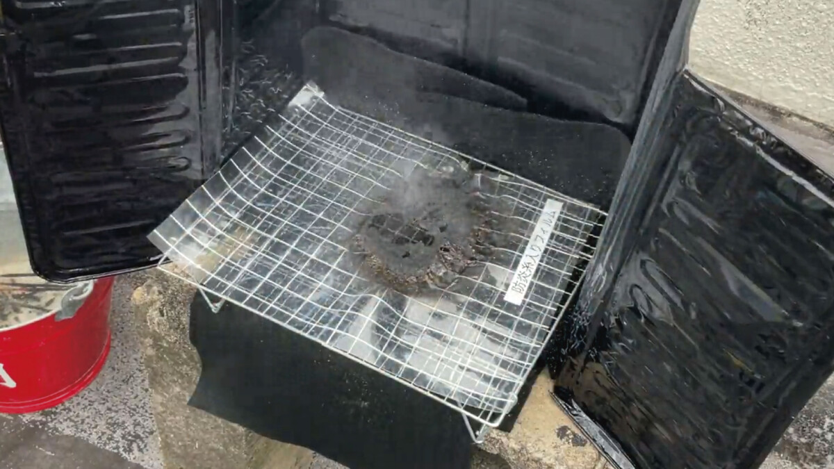 防炎生地の燃焼実験イメージ