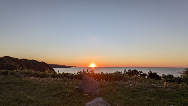 太陽の角度と日射エネルギーの違いの図